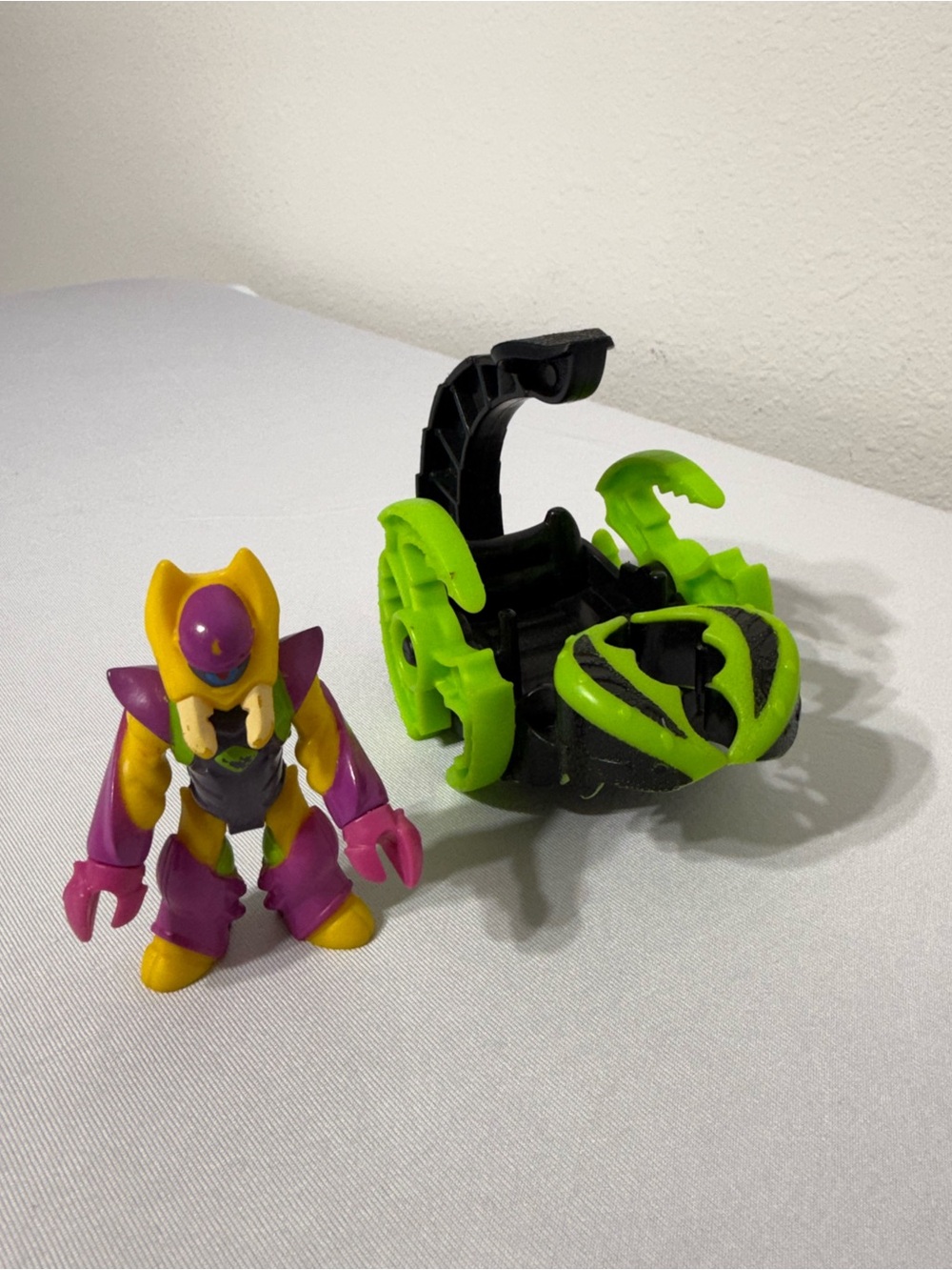 IMAGINEXT 2013 COSMIC CHAOS ION SCORPION SET + FIGURE